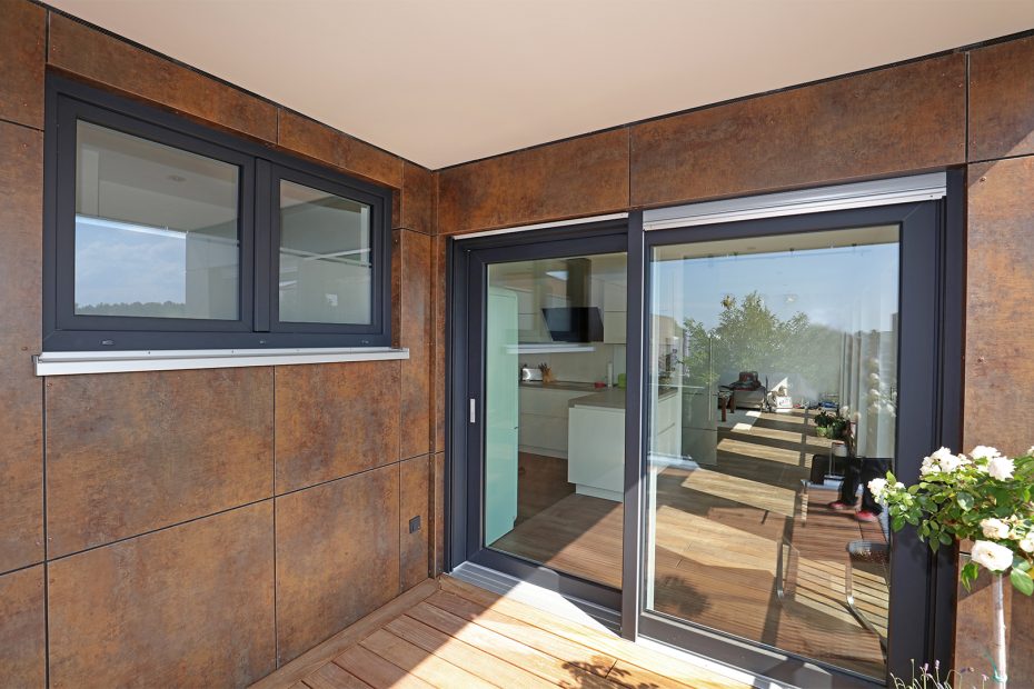 Hebeschiebetür oder PSK-Tür als moderne Terrassenlösung für ein Einfamilienhaus